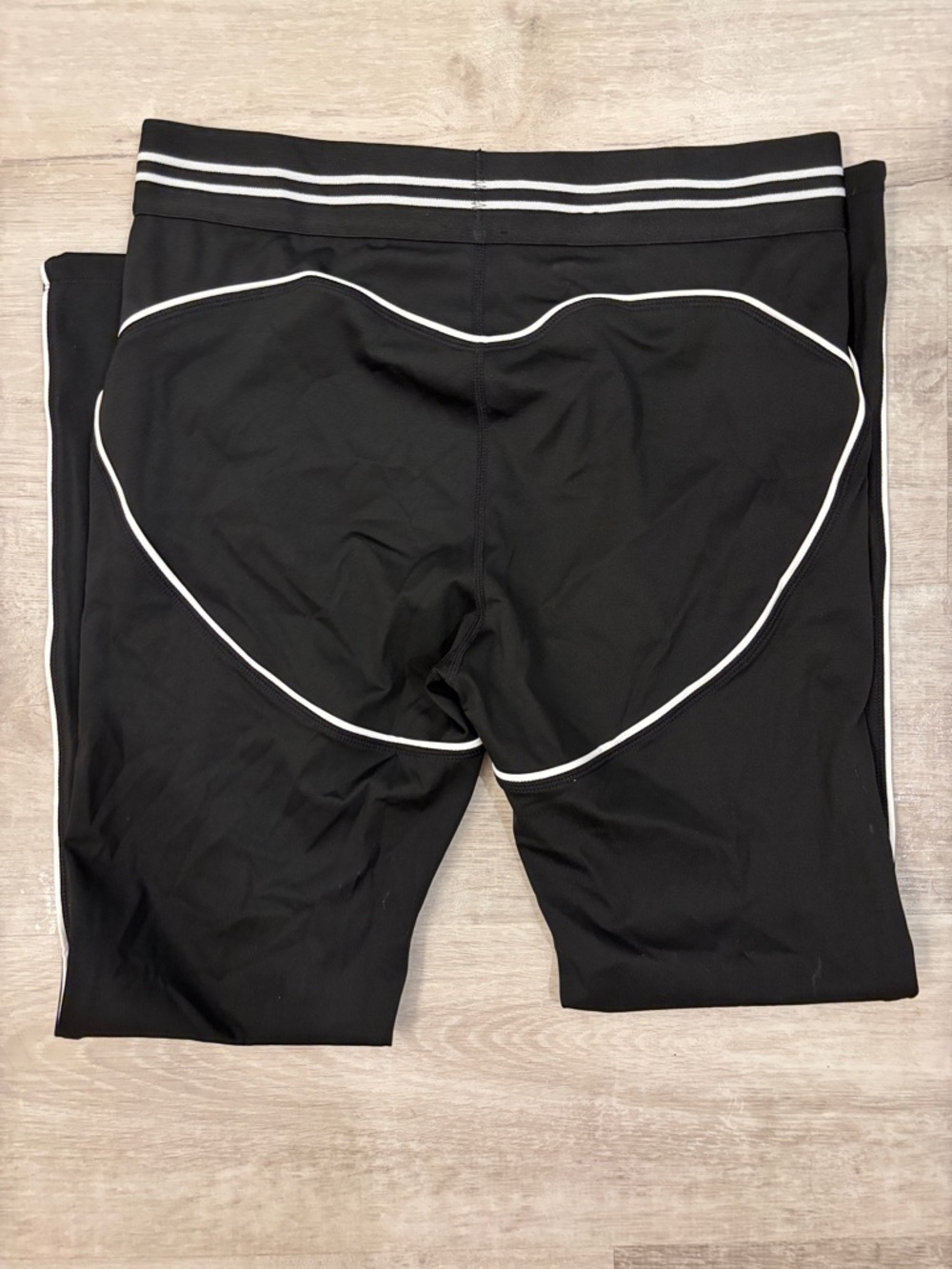 Black Leggings with White Contrast Piping - Picture 3 of 3